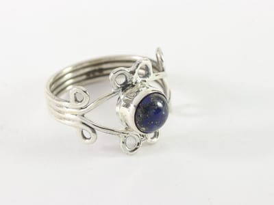 Fijne opengewerkte zilveren ring met lapis lazuli - maat 19.5