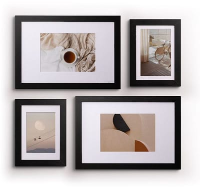 Deknudt Frames Collage photo wall - set van 4 fotolijsten (2 x (13 x 18 cm – 10x15cm) en 2 x (20 x 30 cm – 13x18cm)) - zwart - MDF-houten fotolijst - hangen of staan - meerdere foto's