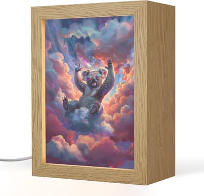 Nachtlampje 15x20 cm - Kinder lampje - Koala - Dier - Zonnebril - Wolken - Tafellamp kinderkamer - Slaapkamer lamp - Bedlamp kinderen - Kinderlampje stopcontact - Wandlamp babykamer - Nachtlampjes