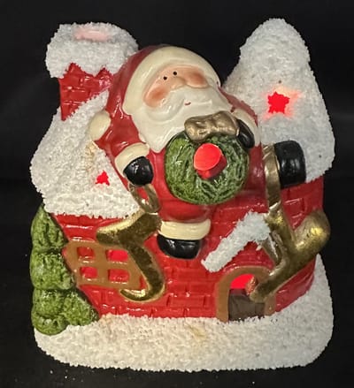 Kersthuisje met colourchanging LED - Kerstman + Joy - meerkleurig + rood - keramiek - hoogte 10 x 10 x 9 cm - Kerstdecoratie - Woonaccesoires - Kerstaccesoires
