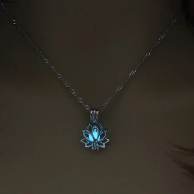 Lichtgevende Lotus Hanger Kettingen Voor Vrouwen Gloeien In Het Donker Eenvoudige Bloem Gloeiende Ketting Mode Sieraden Accessoires black