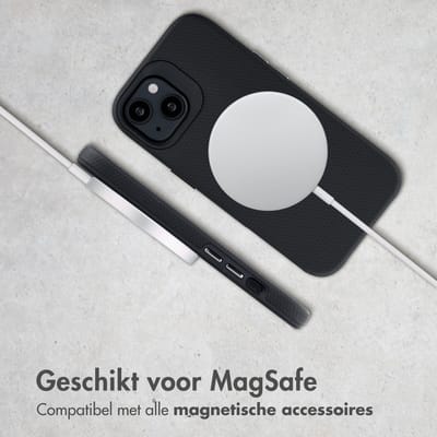 Accezz Hoesje - Geschikt voor Apple iPhone 14 - Tough Backcover geschikt voor MagSafe - Zwart