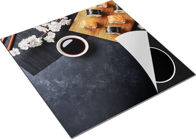 Chefcare Inductie Beschermer Sushi met Soja Saus op een Zwarte Marmeren Plaat - 78x78 cm - Afdekplaat Inductie - Kookplaat Beschermer - Inductie Mat