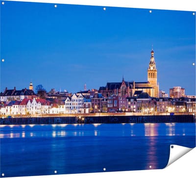 Gards Tuinposter Nijmegen Skyline met de Waal Rivier - 160x120 cm - Tuindoek - Tuindecoratie - Wanddecoratie buiten - Tuinschilderij