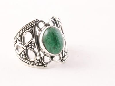 Opengewerkte zilveren ring met jade - maat 16.5