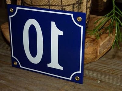 Emaille Huisnummer - Nummerbord Gebold - Huis Identificatie - Handgekleurd Reliëf - 18x15 cm - Blauw