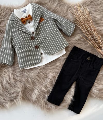 luxe jongens kostuum-kinderpak- kinderkostuum-4 delige set - olijfgroen wit gestreept blazer, witte hemd, zwarte kostuumbroek ,cognac kleur vlinderstrik -bruidsjonkers-bruiloft-feest-verjaardag-fotoshoot-maat 104 (4-5 jaar)