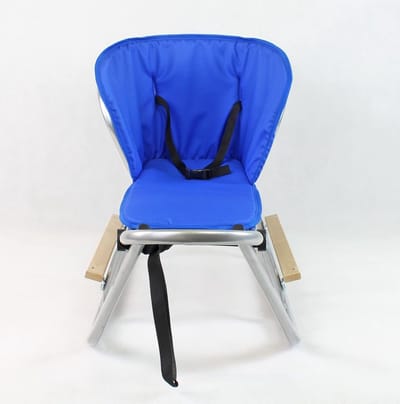 Kinderslee met rugleuning, voetsteunen, comfortabele matras en veiligheidsgordel - zilverblauw