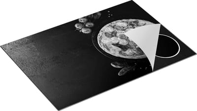 Chefcare Inductie Beschermer Mozzarella Pizza op een Marmeren Plaat - Zwart Wit - 75x50 cm - Afdekplaat Inductie - Kookplaat Beschermer - Inductie Mat