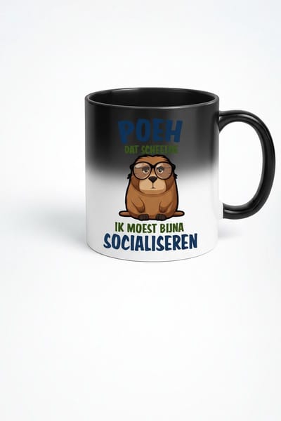 “Poeh Dat Scheelde – Ik Moest Bijna Socialiseren” Black Magic Mok – 330ml Warmtegevoelige Koffiemok – Grappige Introverte Bever Design – Cadeau Idee