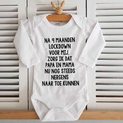 Baby Rompertje met tekst aankondiging bekendmaking zwangerschap cadeau voor de liefste aanstaande opa en oma oom tante papa mama broer zus lockdown corona kerstcadeau