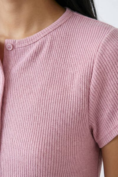 boohoo Dames Crinkle Rib Top Met Knoopsluiting En Korte Mouwen En Shorts Set | Pink | Maat: 6