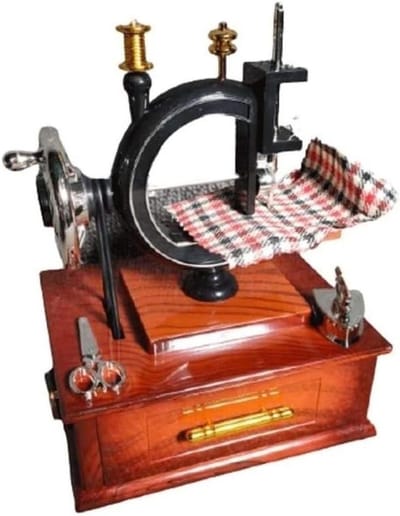 Muziekdoos Naaimachine - Decoratief Ornament - Woonkamer Decoratie - Vintage Model - 3 x 2 x 1 cm - Bronskleurig
