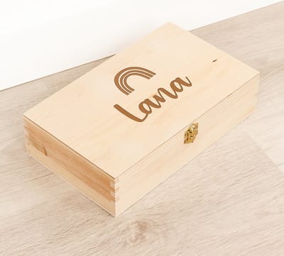 Houten kistje 'Lana' Regenboog - Tekenkist - Herinneringsdoos - Kraamcadeau - Knutseldoos - Memorybox - Baby - Geboorte