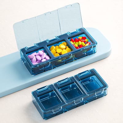 Pillendoosje klein - Draagbare Pillendoos met 3 Vakken – Stofdicht – Blauw met Deksel – 10.7x2x4.6cm