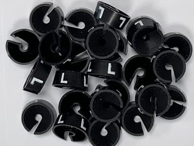 Bleijenberg Maatdopje maat L zwart - Maataanduiding voor kledinghangers per 25 stuks - Maatringetje Ø 20 mm - Kledinghangers - Kleerhanger - Kapstok - Mark-Brics - wisersizer