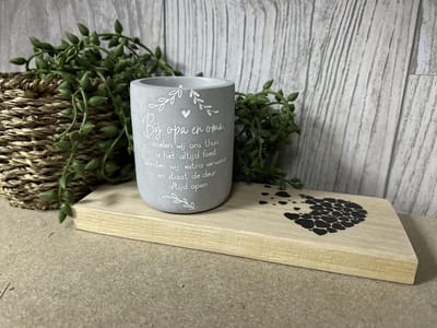 Creaties van Hier – Cement Candle Opa en Oma met houten plankje - 8 cm – Cement – Kaars
