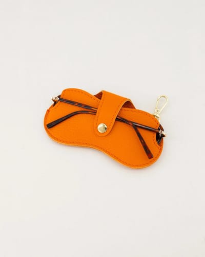 brillenkoker- leer -oranje -makkelijk voor aan je tas/broek enz- Moederdag