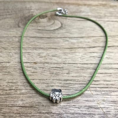 GoedeDoelen.Shop | Veterketting groen met verzilverd hondenpootje | Koord Ketting | Vriendschap Ketting | Honden Sieraad | Cadeau | Honden Liefhebber | Wellness-House