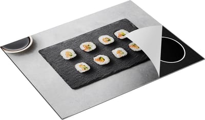 Chefcare Inductie Beschermer Sushi Rolls op een Grijze Achtergrond - 77x59 cm - Afdekplaat Inductie - Kookplaat Beschermer - Inductie Mat