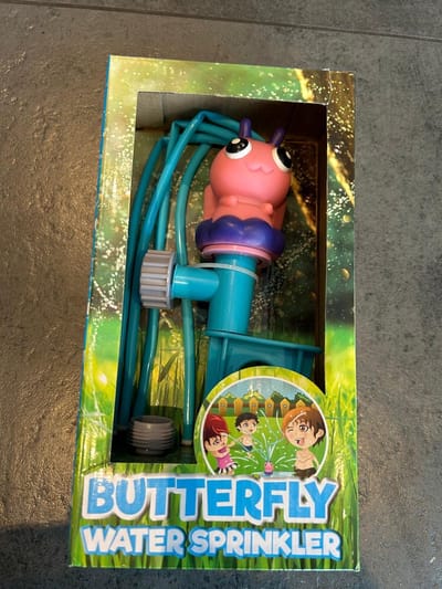 Watersproeier butterfly - Water Sprinkler - Zwemspeelgoed - Waterpret zonder zwembad - waterplezier - Tuinslang aan te sluiten op kraan