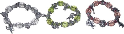 Armbanden transparant-groen-rood met metalen hangertjes set van 3 stuks.