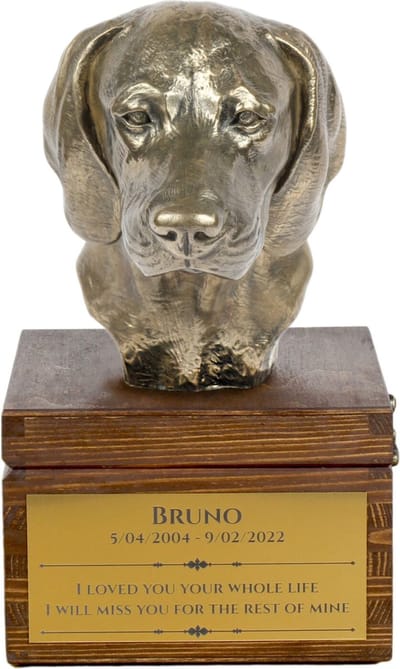 Bavarian Mountain Hound urn met gravure en hondensculptuur, handgemaakt
