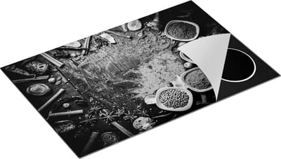 Chefcare Inductie Beschermer Kruiden en Specerijen op Tafel - Zwart Wit - 80x50 cm - Afdekplaat Inductie - Kookplaat Beschermer - Inductie Mat