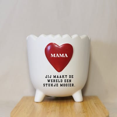 Bloempot Mama jij maakt de wereld mooier - Wit Aardewerk - Rood Hartje - Cadeau Mama - Moederdag - Moederdag Cadeautje - Moederdag Cadeau voor Mama