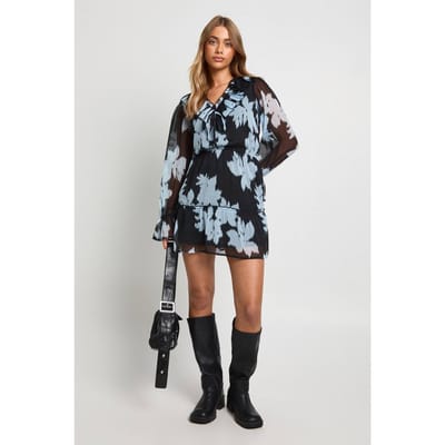 boohoo Dames Bloemige Chiffon lagelaagse smockjurk | Chocolate | Maat: 8