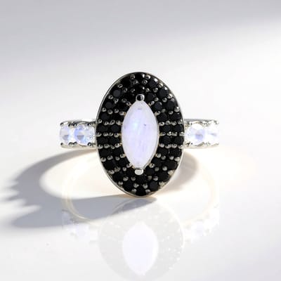Cavill - Elegante Damesring - 925 Zilver Geplatineerd - Regenboog Maansteen 2,87 ct - Marquise & Ronde Cabochon - Met Zwarte Spinellen Accent