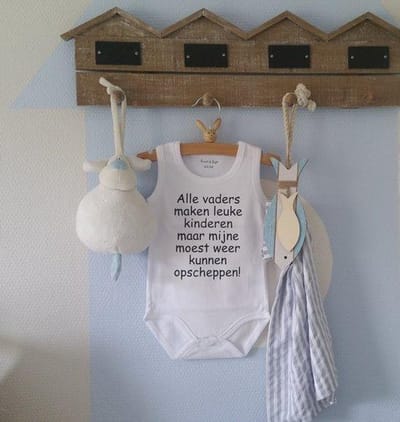 Rompertje baby tekst cadeau eerste vaderdag |alle vaders maken leuke kinderen maar mijne moest weer op kunnen scheppen | mouwloos wit zwart | maat 74-80