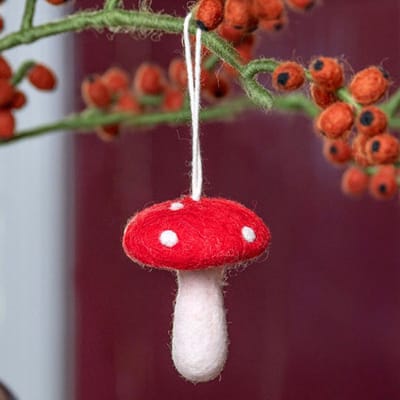 Wolvilt Hanger Paddenstoel Rood&Wit - Medium - Fairtrade Homedeco - 8x7cm