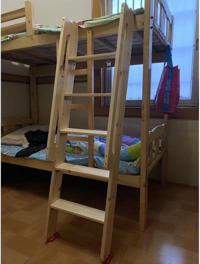 Houten Klimladder - Bedladder Hoogslaper - Veilig Instappen - Extra Brede Treden - 100-225cm Hoog