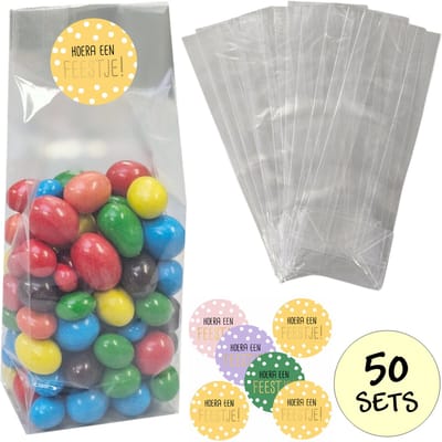 50x Uitdeelzakjes Met Sluitstickers - 50 Stickers & 50 Zakjes - Blokbodemzakjes - Cellofaanzakjes - Traktatie Zakjes - 50 Sets - Hoera Een Feestje