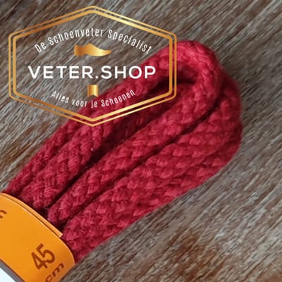 Ringelspitzen korte medium dikke ronde veters 45 cm rood - Ringpoint schoenveters - Duitse degelijkheid veter met het gouden ringetje.