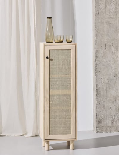 Astigarraga Houten Kast Sense - Smalle opbergkast met 1 deur - Badkamerkast - 100% massief grenen & rotan deuren - H:115,5cm x B:37,3cm x D:33cm