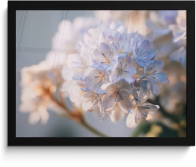 Poster in lijst - Fotolijst 40x30 cm - Posters - Bloemen - Lichtblauw - Wazig - Trosje - Posterlijst zwart - Decoratie - Wanddecoratie woonkamer - Muurdecoratie slaapkamer