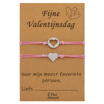 Koppel Armbandjes voor 2 "Fijne Valentijnsdag" - Omgekeerde Hartjes - Vriendschapsarmbandjes met Persoonlijk Cadeau Kaartje - Zilverkleurig & Roze - Elastisch Verstelbaar - Pax Amare