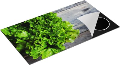 Chefcare Inductie Beschermer Groene Sla op een Houten Achtergrond - 95x50 cm - Afdekplaat Inductie - Kookplaat Beschermer - Inductie Mat