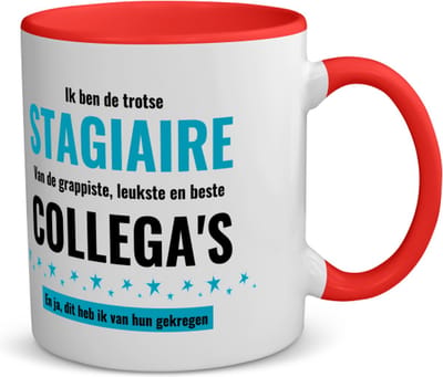 Akyol - ik ben de trotste stagiaire van de grappigste, leukste en beste collega's, en ja dit heb ik van hun gekregen koffiemok - theemok rood - Stagiair - de trotste stagiaire - collega's - werknemers - verjaardag - cadeau - 350 ML inhoud