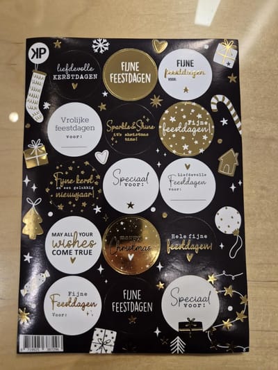 A5 stickervel - Sluitsticker / Naamstickers - 15 Assorti - Sluitzegel - Kerst / Merry Christmas / Mooie Feestdagen / Kerstpakket / Happy New Year - Envelop sticker - Kaart - Naamsticker / Naam | Cadeau – Gift – Cadeauzakje