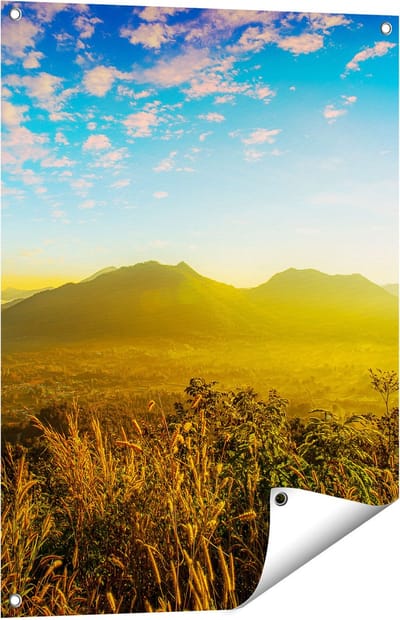 Gards Tuinposter Bergen met Mist in Thailand - 60x80 cm - Tuindoek - Tuindecoratie - Wanddecoratie buiten - Tuinschilderij