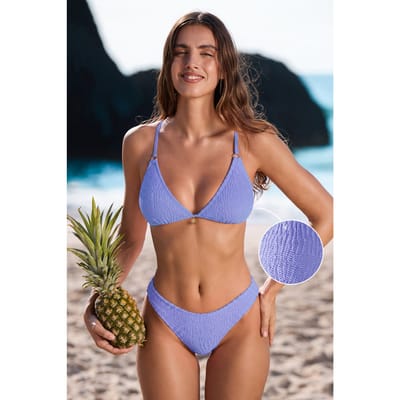 In het water: paarse bikiniset
