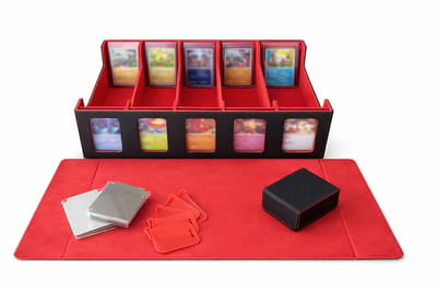 DeckMasters XXL Deck Box voor Toploaders – 800+ Kaarten – 5 Rijen met Vensters – Geschikt voor TCG - Verzamelbox – Rood Suède