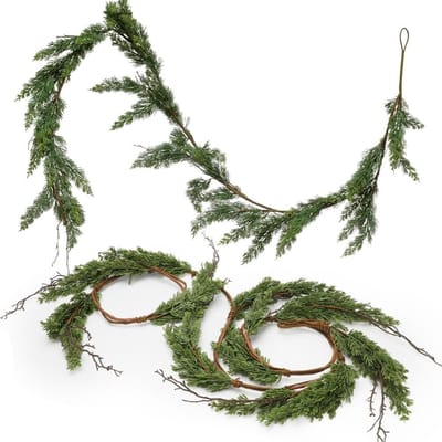 Dailygoods- Kerstslinger 3 meter - Kunststof Dennenslinger - Kerstdecoratie Binnen/Buiten - Groene Cederslinger - 1 stuk - Natuurgetrouwe uitstraling