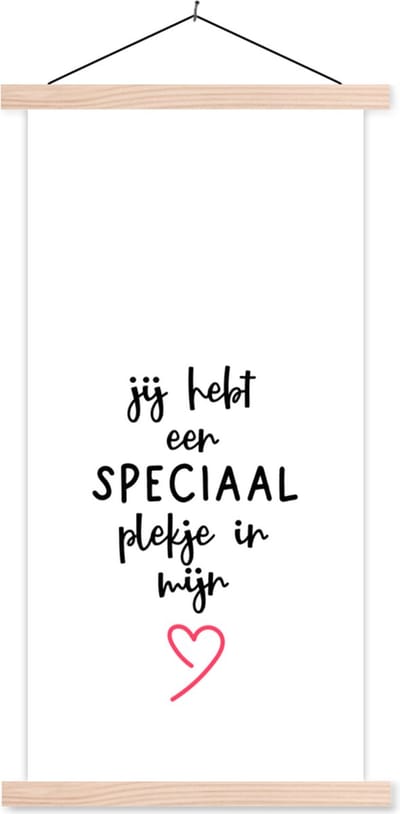 Posterhanger incl. Poster 60x120 cm - Schoolplaat - Jij hebt een speciaal plekje in mij hart - Quotes - Spreuken - Koppel - Textielposter - Blanke latten