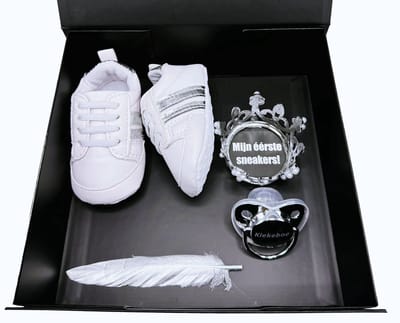Kraamcadeau Unisex - Mijn Eerste Babysneakers Wit met Zilveren Streep & Speen - Gender Reveal Cadeau