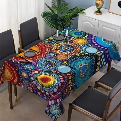 Fabriquée en polyester de première qualité, cette nappe présente un tissage jacquard fin, des broderies florales et des découpes ajourées.. Il est résistant à la chaleur et à la poussière. 100x145cm