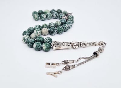 Handgemaakte Letters tesbih "tasbih" 33 Kralen Natuursteen “Qinghai hade” - met metaal tassel - Met je Letters of de Letters van uw geliefde- 10 mm diameter van de korrel